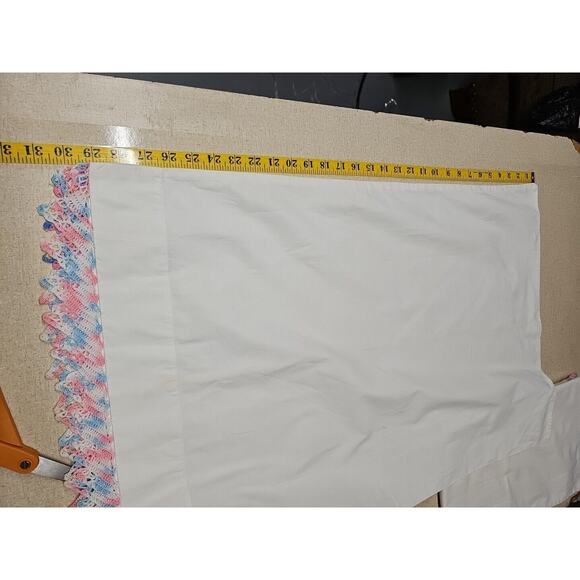 Vintage Pair of Cotton Pillowcases Crocheted Edges Handmade Cottagecore - Picture 11 of 12